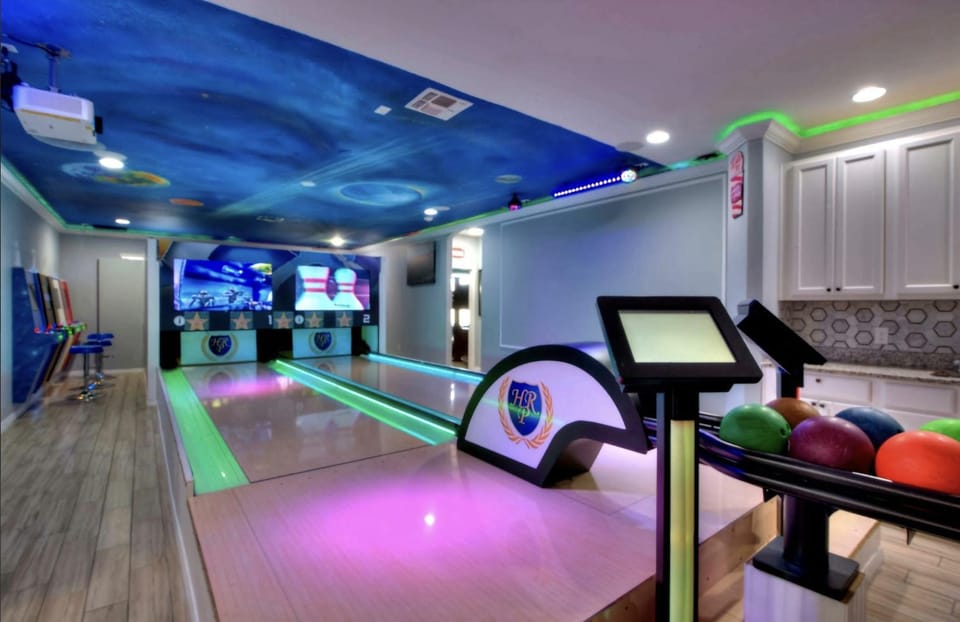 Patio, People, Activities, Winter, Billiard, Bowling, Children play ground, Game Room, Garden, Hot Tub, Skiing, Fitness centre/facilities, Other, Seating area, Floor plan, Aqua park, Evening entertainment, Evening entertainment, Garden view, Landmark view, Pool view, Street view, Area and facilities, Swimming pool, Entertainment, Entertainment, Lunch, Dinner, Dinner, children, young children, older children, group of guests, Family, Parking, concierge, furniture, internet, internet, internet, room service, stove, sunbed, VIP, kitchen