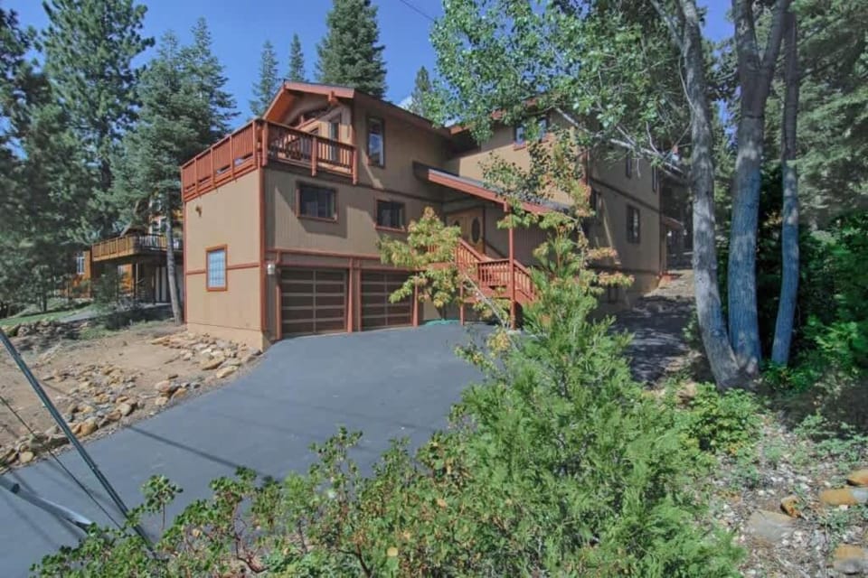 Kingswood Manor House in Tahoe Vista
