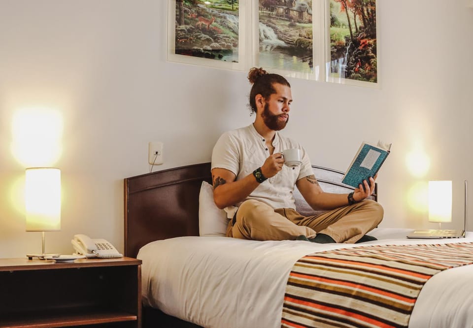 Bed, People, Coffee/tea facilities, Guests