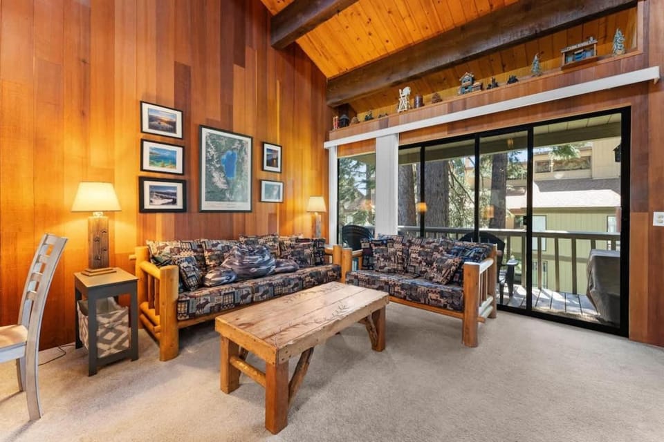 Twisted Retreat House in Tahoe Vista