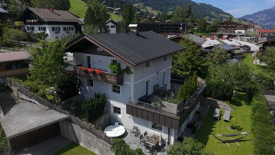 Property building, Bird's eye view, Garden