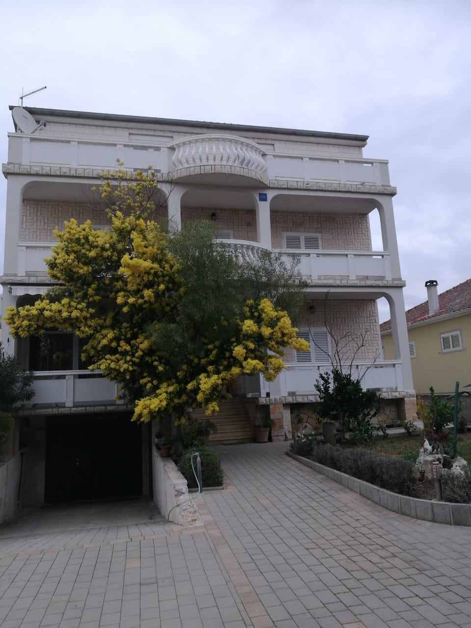 Location, children, Family