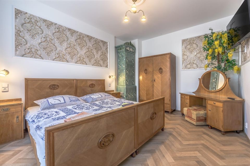 Bed, TV and multimedia, Photo of the whole room, Bedroom, wardrobe