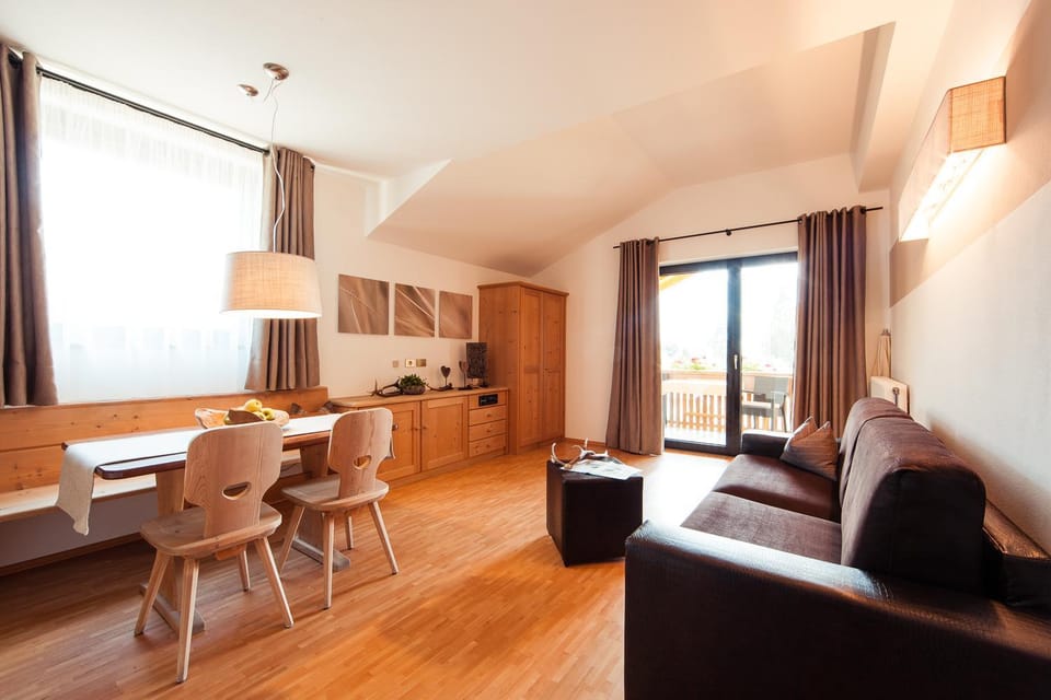 View (from property/room), Living room, Seating area