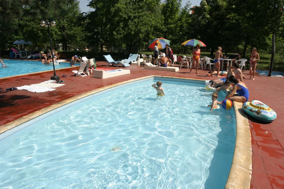 Swimming pool