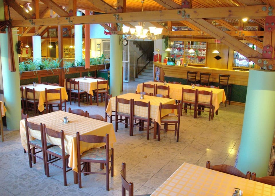 Restaurant/places to eat