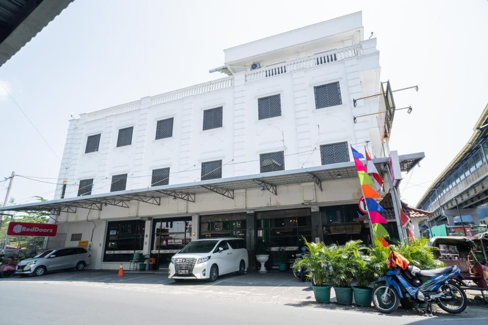Property building, Facade/entrance, Property logo or sign