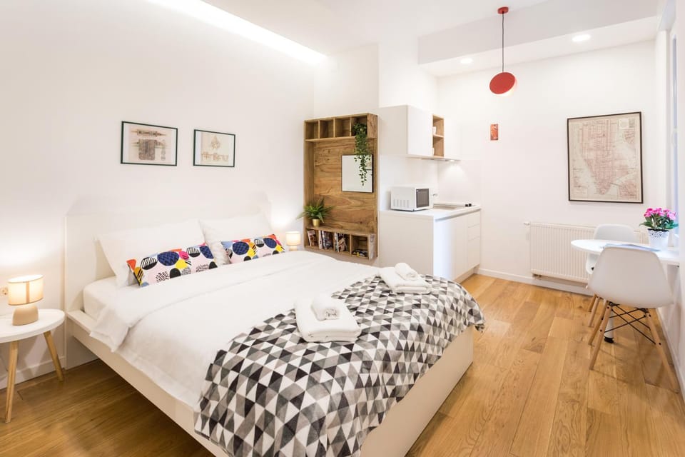 Bed, Kitchen or kitchenette, Dining area