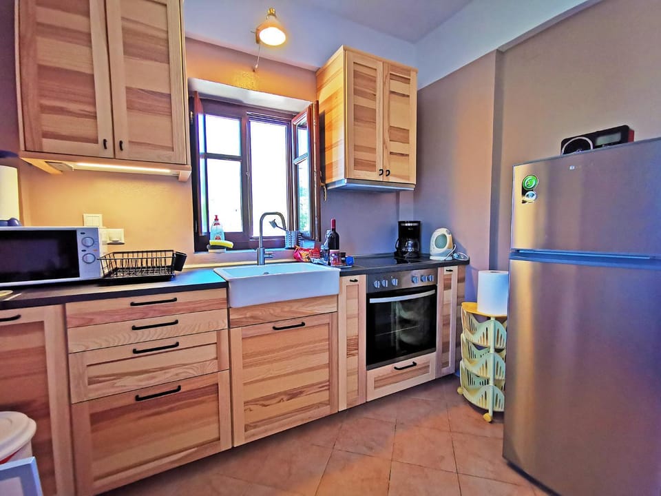 Kitchen or kitchenette, dishwasher, oven, pet friendly, stove, toaster