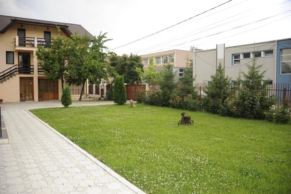 Day, Garden