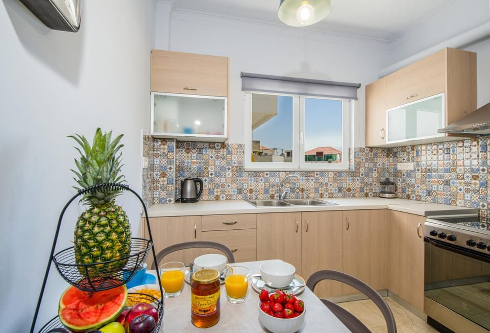 Kitchen or kitchenette, Breakfast