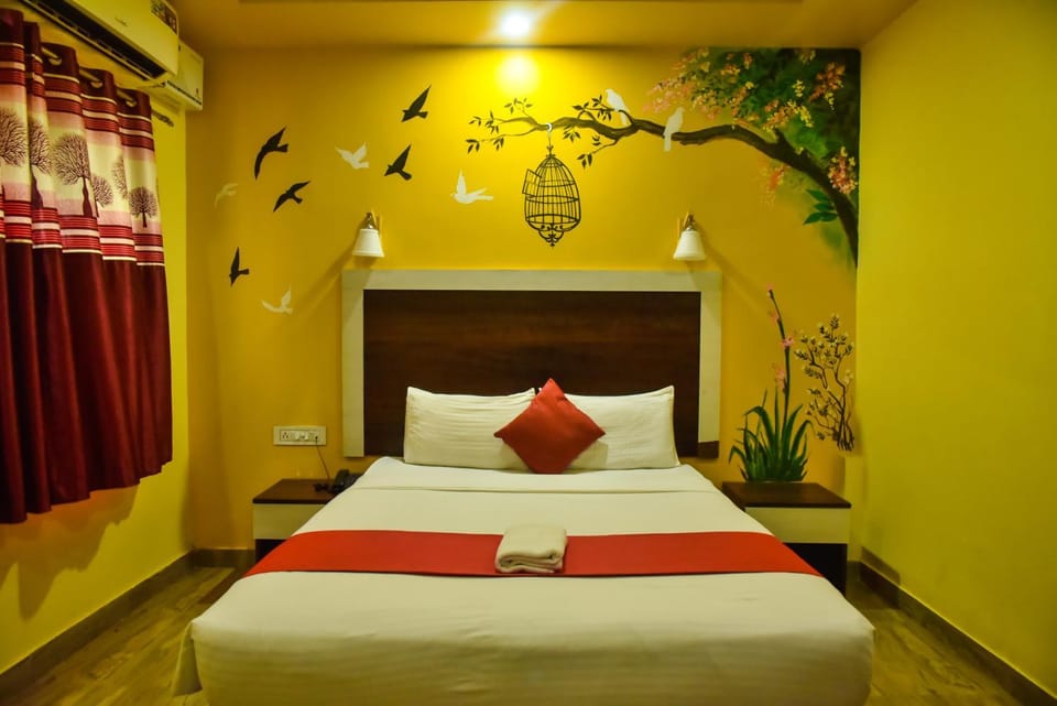 Bed, Photo of the whole room, Bedroom