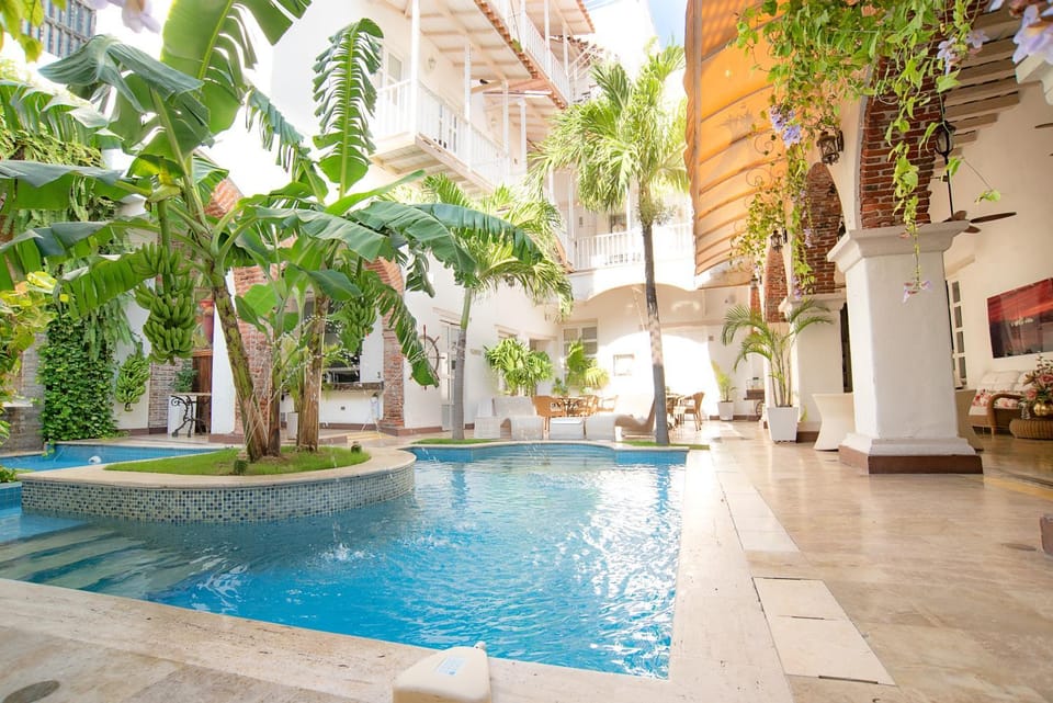 Restaurant/places to eat, Swimming pool, Breakfast