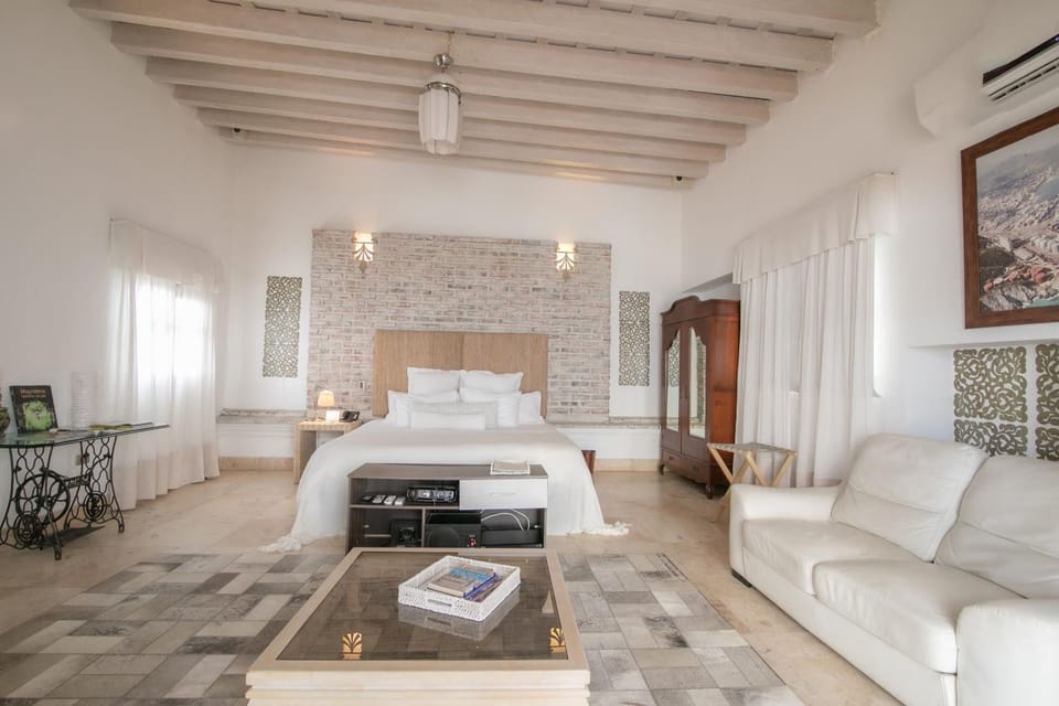 Bed, TV and multimedia, Photo of the whole room, Bedroom, air conditioner