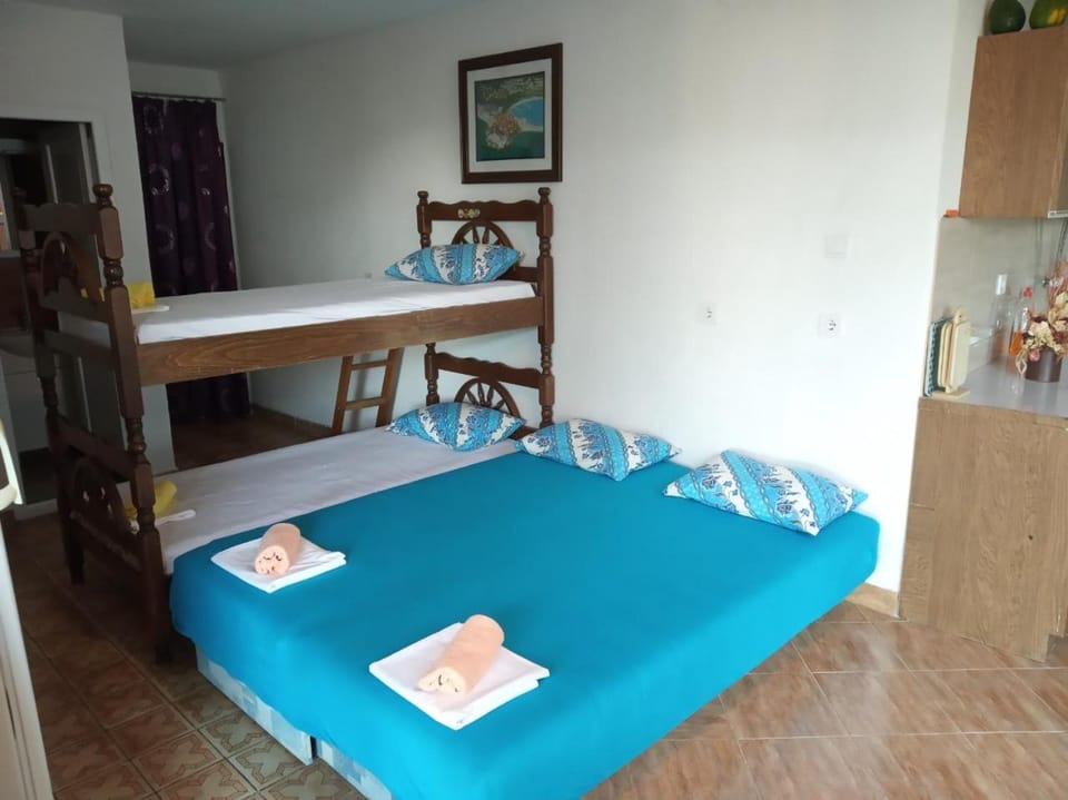 Bed, Bedroom, bunk bed