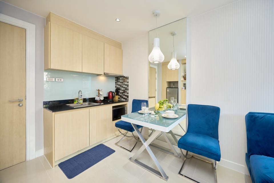 Kitchen or kitchenette, Living room, Dining area