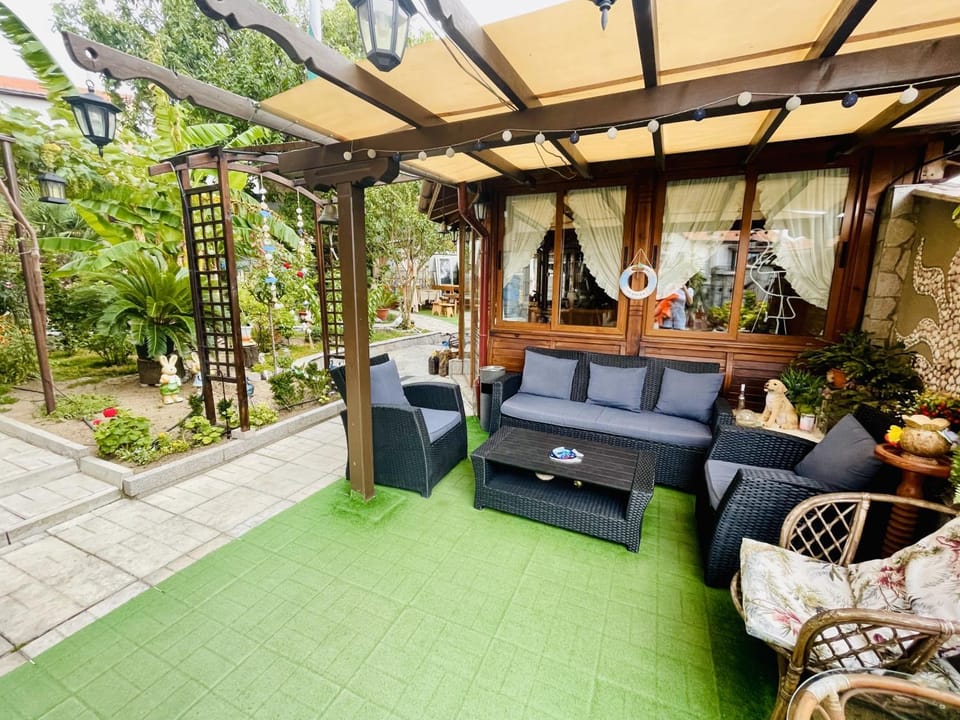 Garden, Seating area