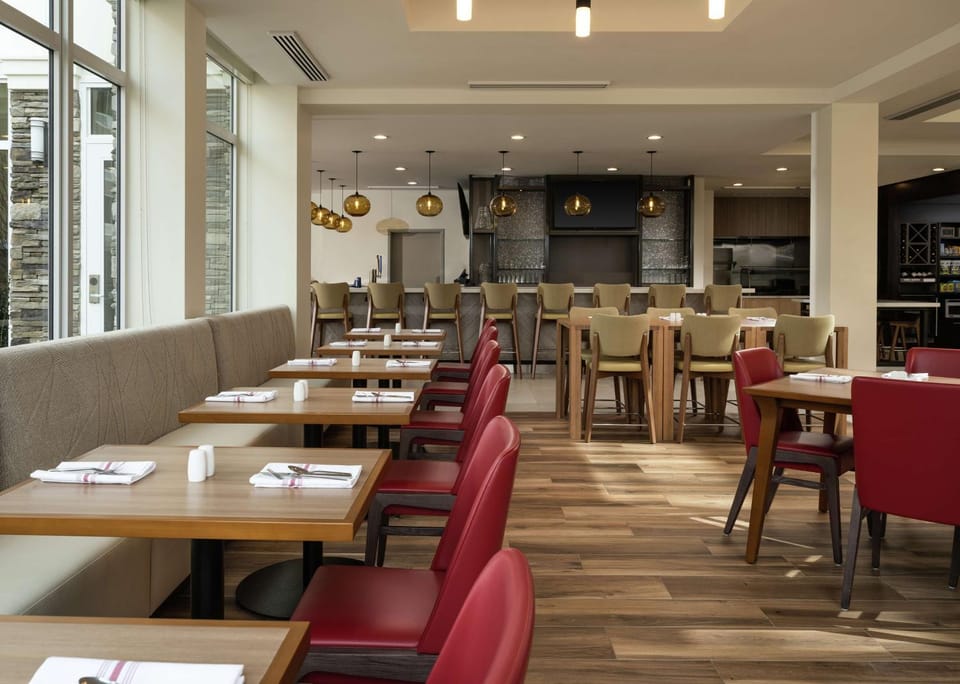 Restaurant/places to eat, Lounge or bar, Food and drinks, Food, Breakfast