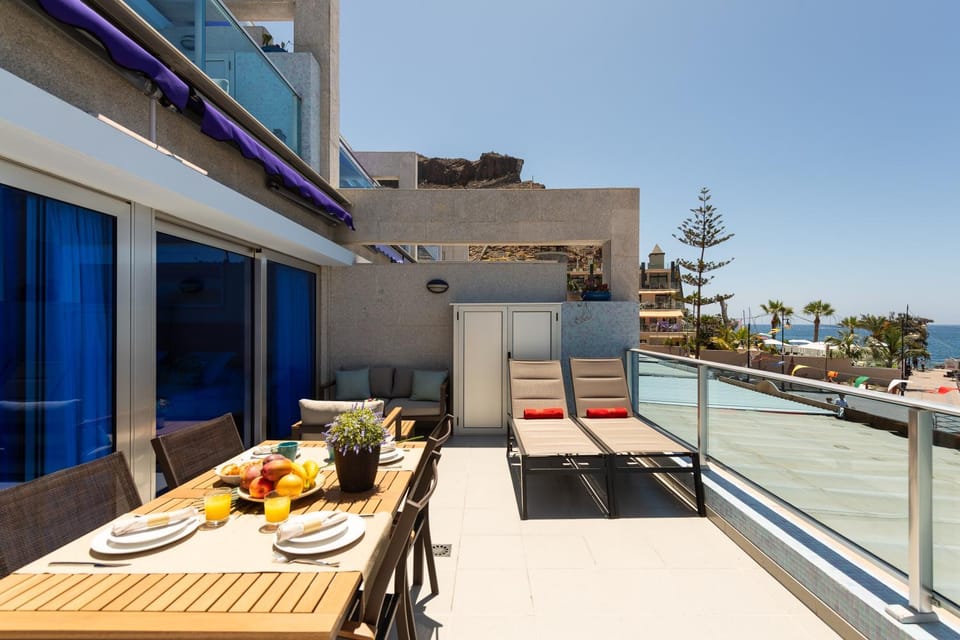 People, Balcony/Terrace, Food and drinks, Beach, City view, Landmark view, Mountain view, Sea view, Street view, Continental breakfast