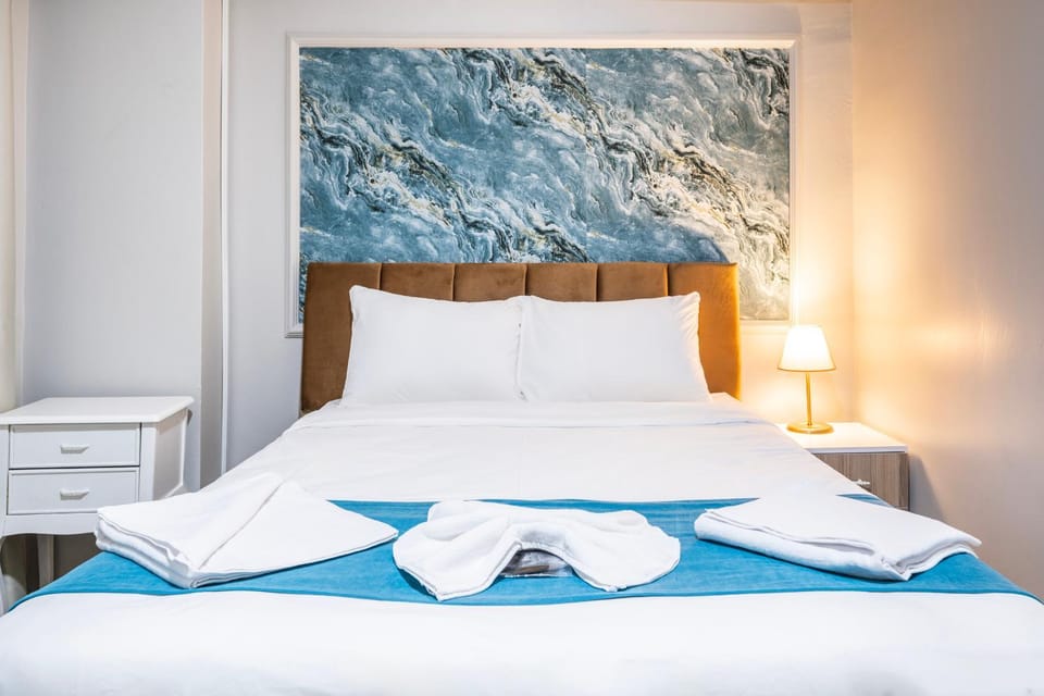 Bed, Photo of the whole room, Bedroom, towels