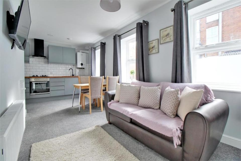 Nelson By The Docks Serviced Apartments by Roomsbooked Apartment in Gloucester