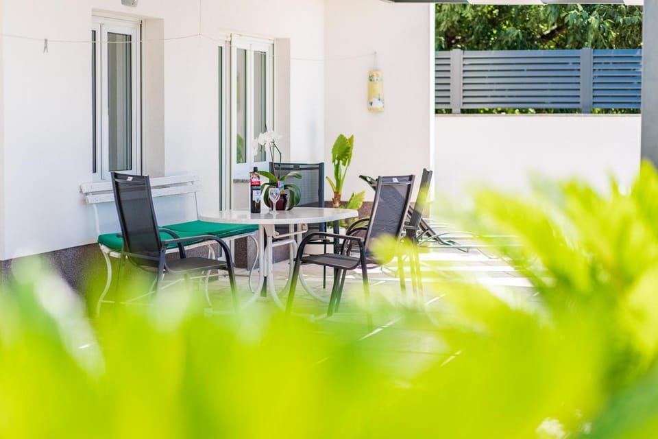Patio, Day, Balcony/Terrace, Seating area, Breakfast