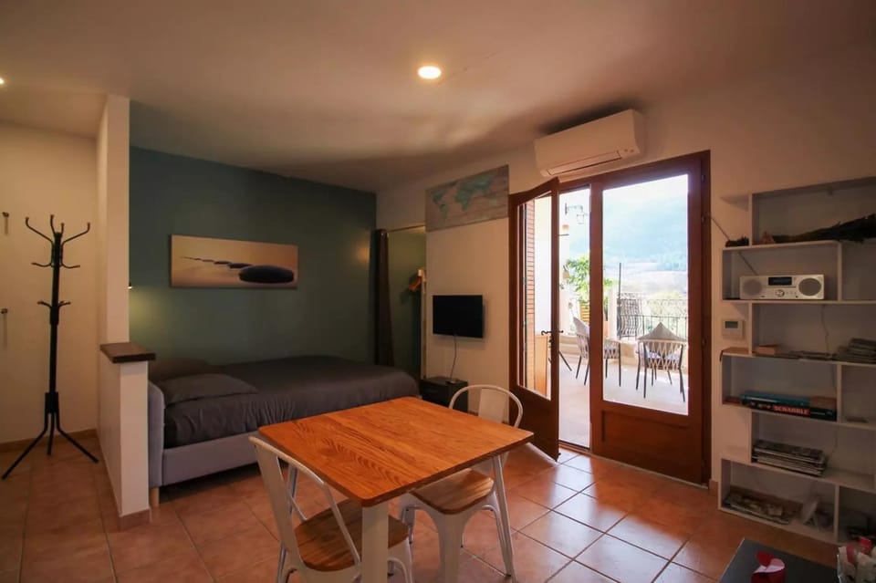 Communal lounge/ TV room, Kitchen or kitchenette, Bedroom