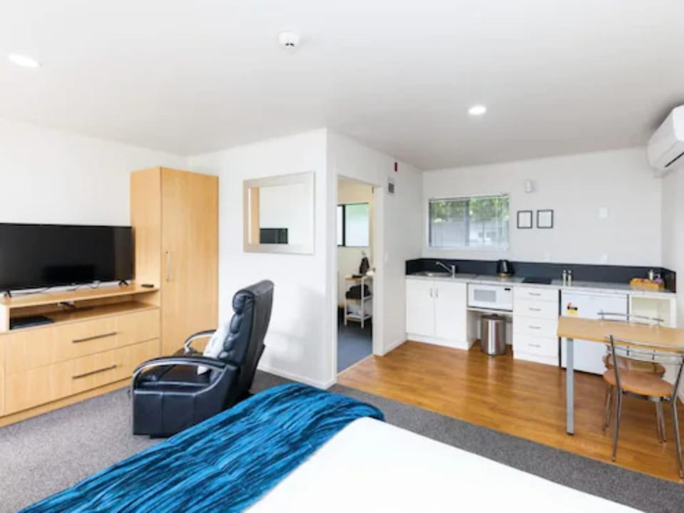 TV and multimedia, Kitchen or kitchenette, minibar