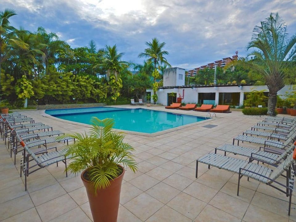 Swimming pool, sunbed