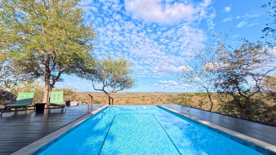 Day, Natural landscape, Pool view, Swimming pool, sunbed
