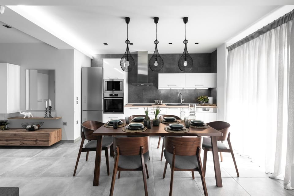 Kitchen or kitchenette, Dining area
