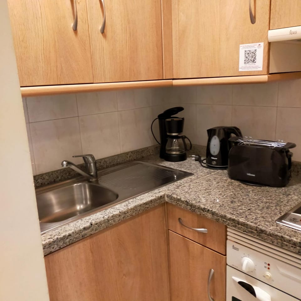 Coffee/tea facilities, toaster