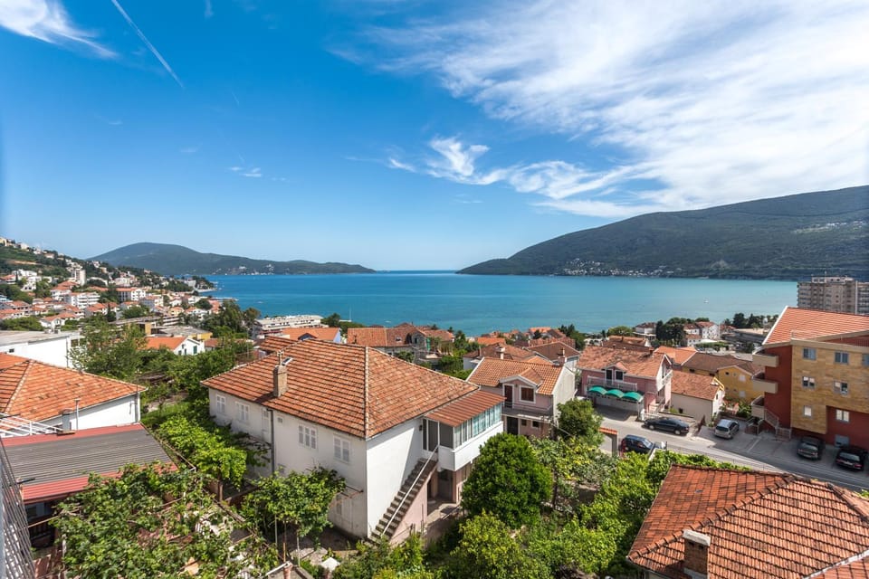 Off site, Neighbourhood, Balcony/Terrace, Beach, City view, Sea view