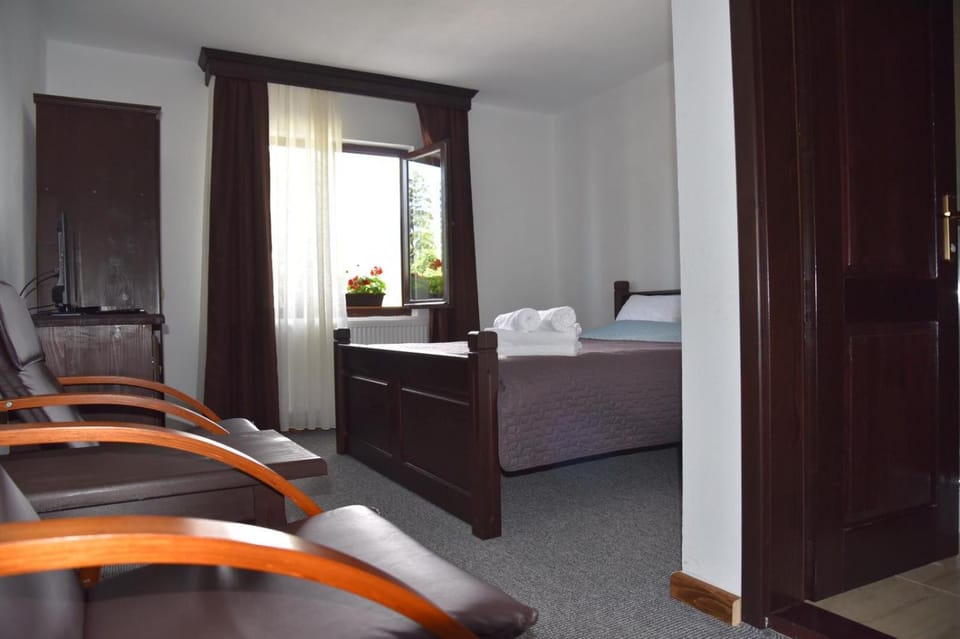 Casa Poienarilor Bed and Breakfast in Brașov County