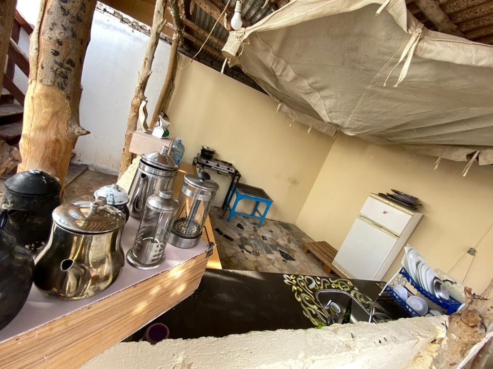 Coffee/tea facilities, Kitchen or kitchenette, Dining area, minibar