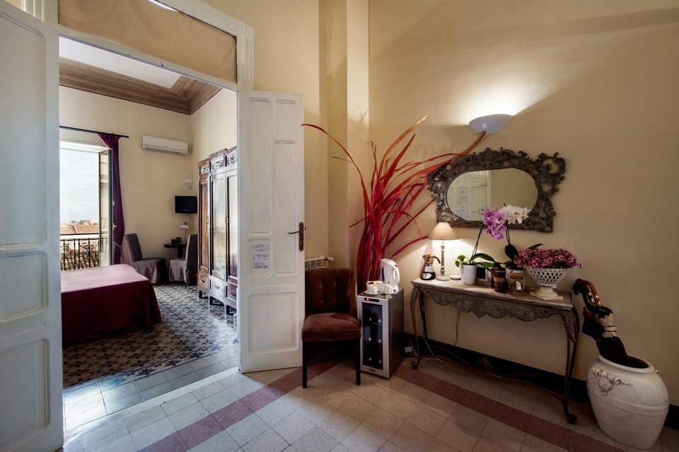 Lobby or reception, Internal: Not applicable to any particular room