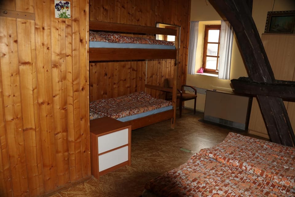 tvrz Holešice-Orlická přehrada, Penzion Bed and Breakfast in South Bohemian Region