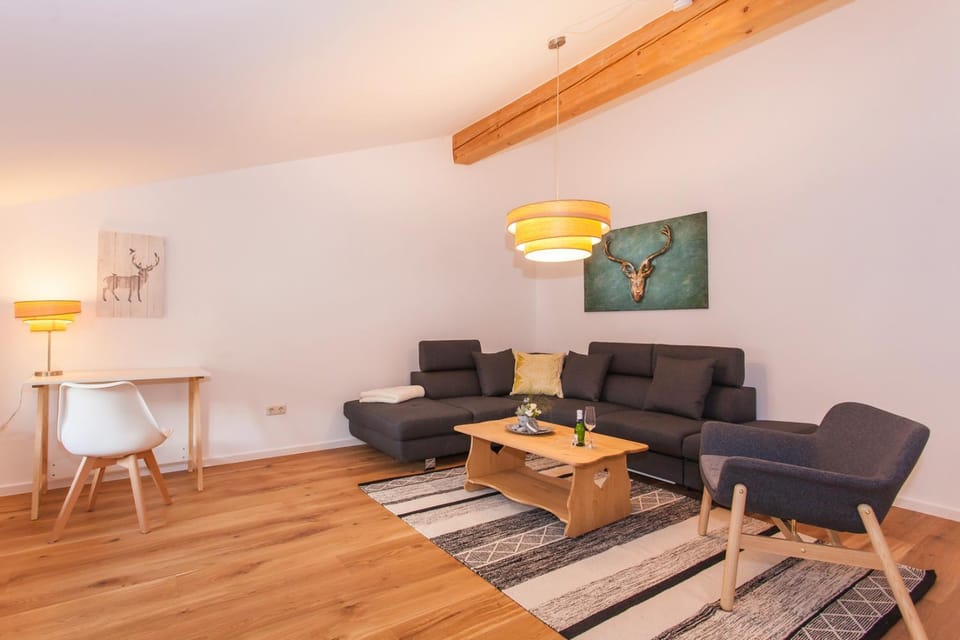 Living room, Photo of the whole room, Seating area