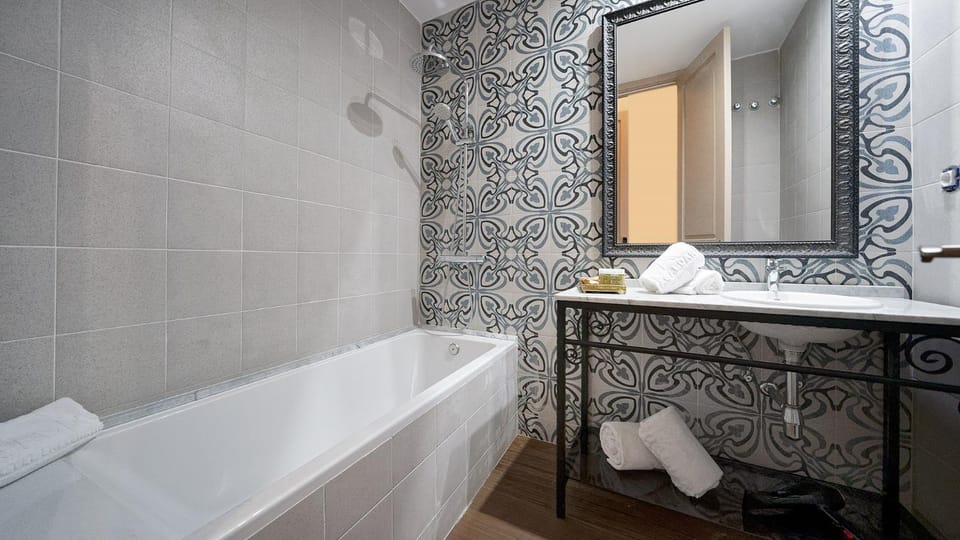 Bathroom, Bath