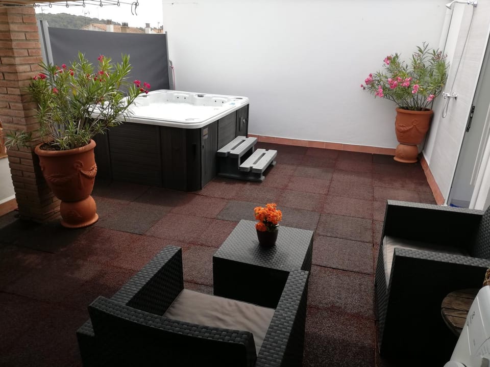 Patio, Spa and wellness centre/facilities