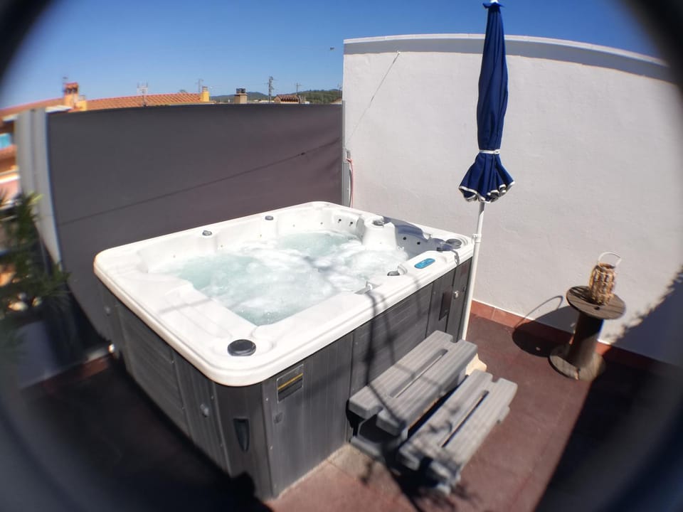 Massage, Solarium, Spa and wellness centre/facilities