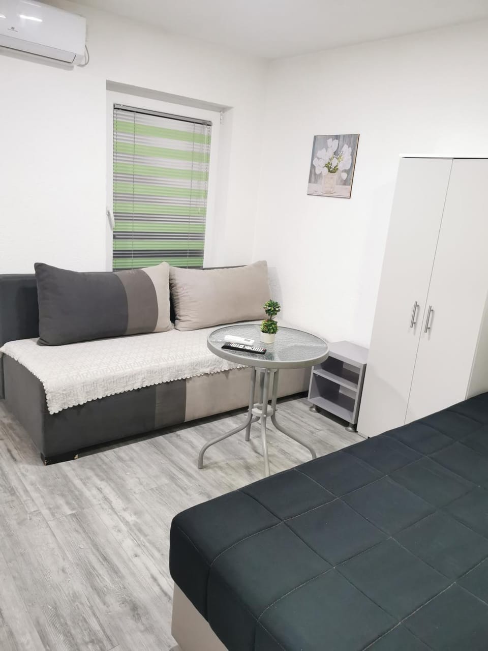 Bed, Living room, Seating area