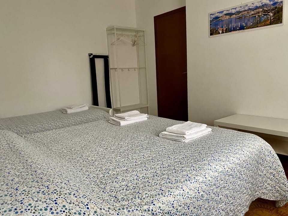 Bed, Bedroom, locker
