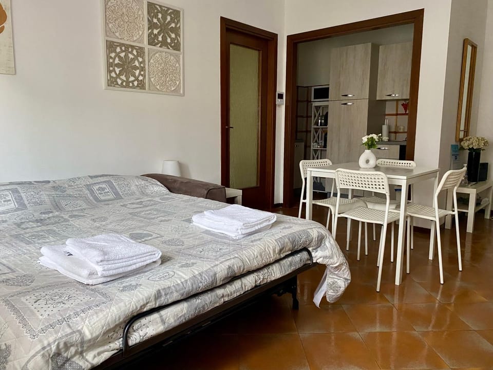 Bed, Living room, Dining area