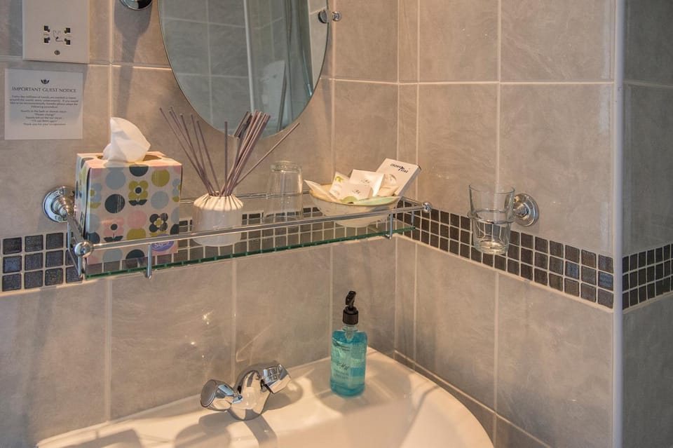 Bathroom, Decorative detail