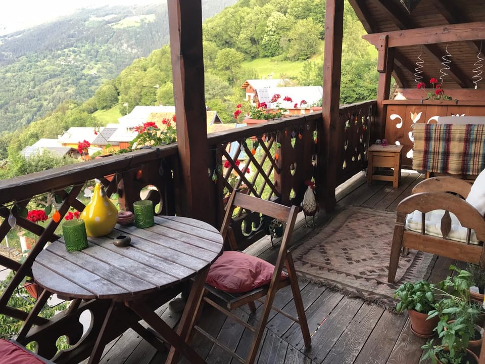 Spring, Natural landscape, Summer, Balcony/Terrace, On site, Mountain view