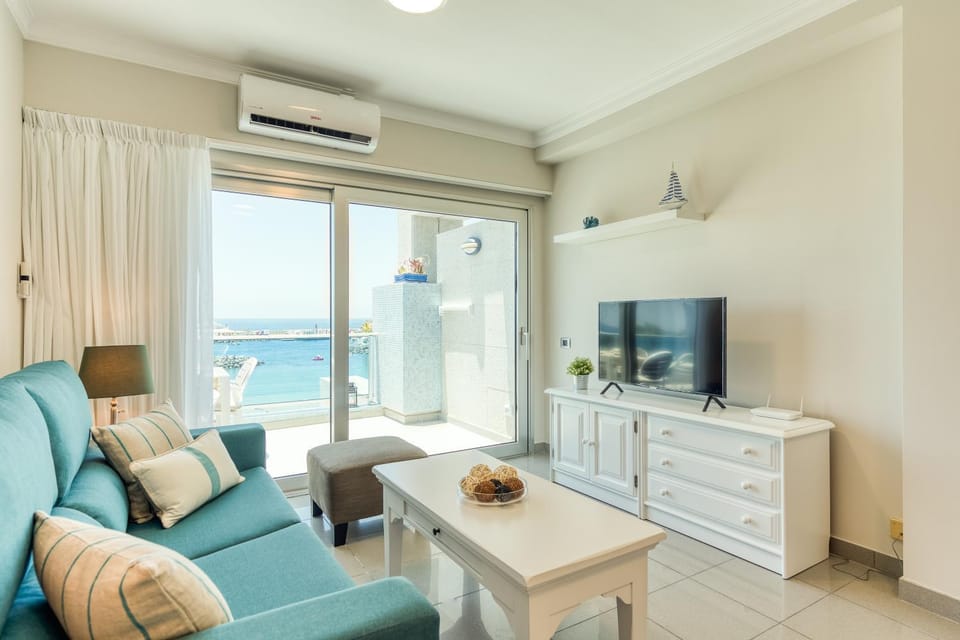 TV and multimedia, Living room, Seating area, Sea view