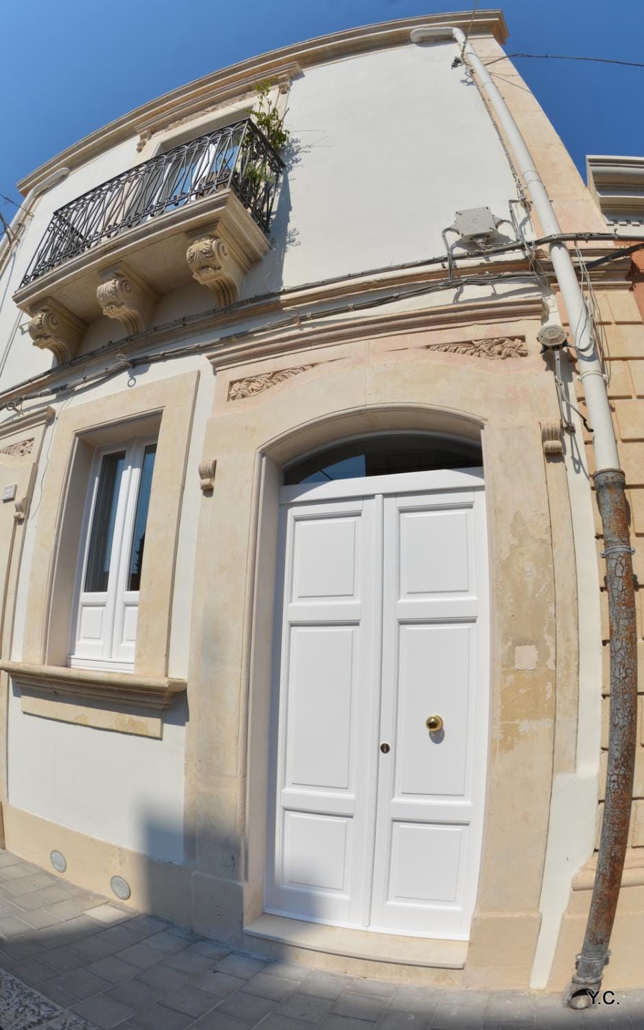 Facade/entrance