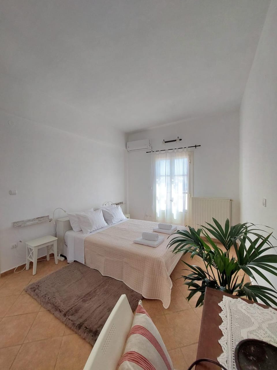 Bedroom, internet, air conditioner