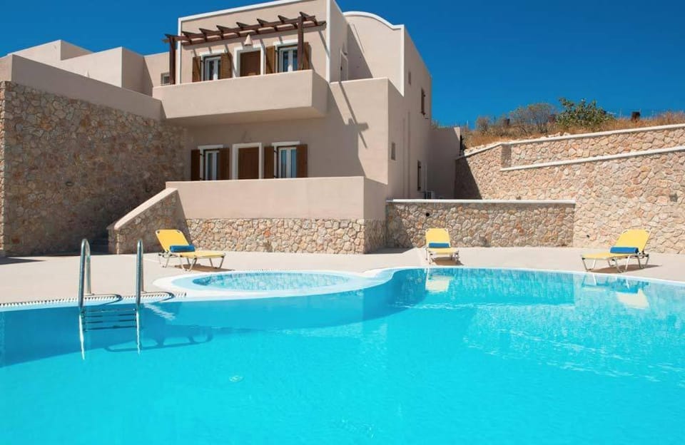 Facade/entrance, Swimming pool